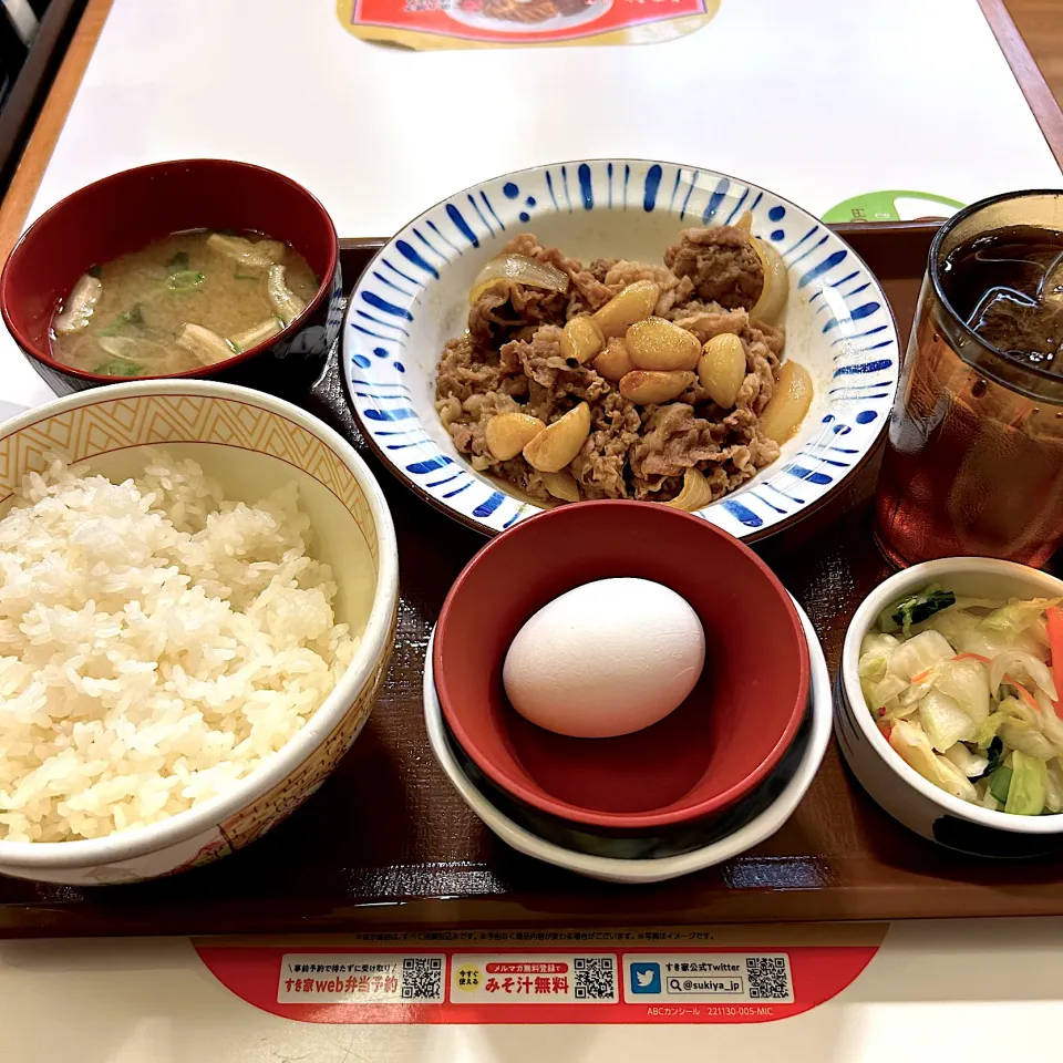 Snapdishの料理写真:フライドにんにく牛皿定食😋|すかラインさん