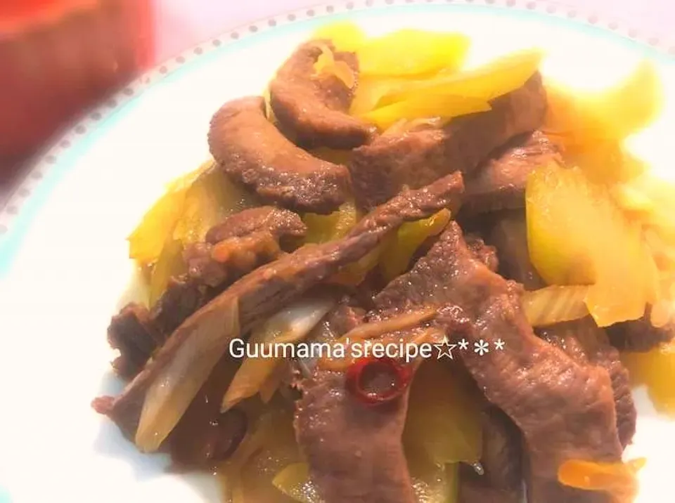 お肉少しで大満足♡牛タンとセロリのレモン醤油炒め|Guuママさん