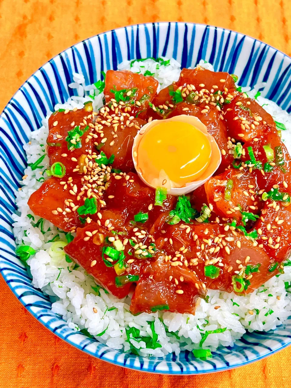 Snapdishの料理写真:韓国風🇰🇷ピリ辛！まぐろ漬け丼|まめもにおさん