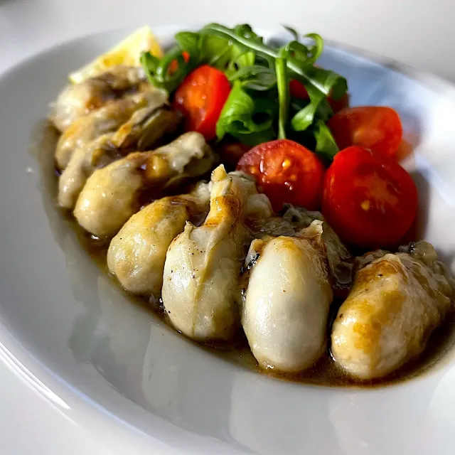 Snapdishの料理・レシピ写真:牡蠣のバルサミコバターソテー｜1年のご褒美♡贅沢おうちごはん♪