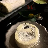 Snapdishの料理写真:黒豆ロールケーキ|penbrorkeさん