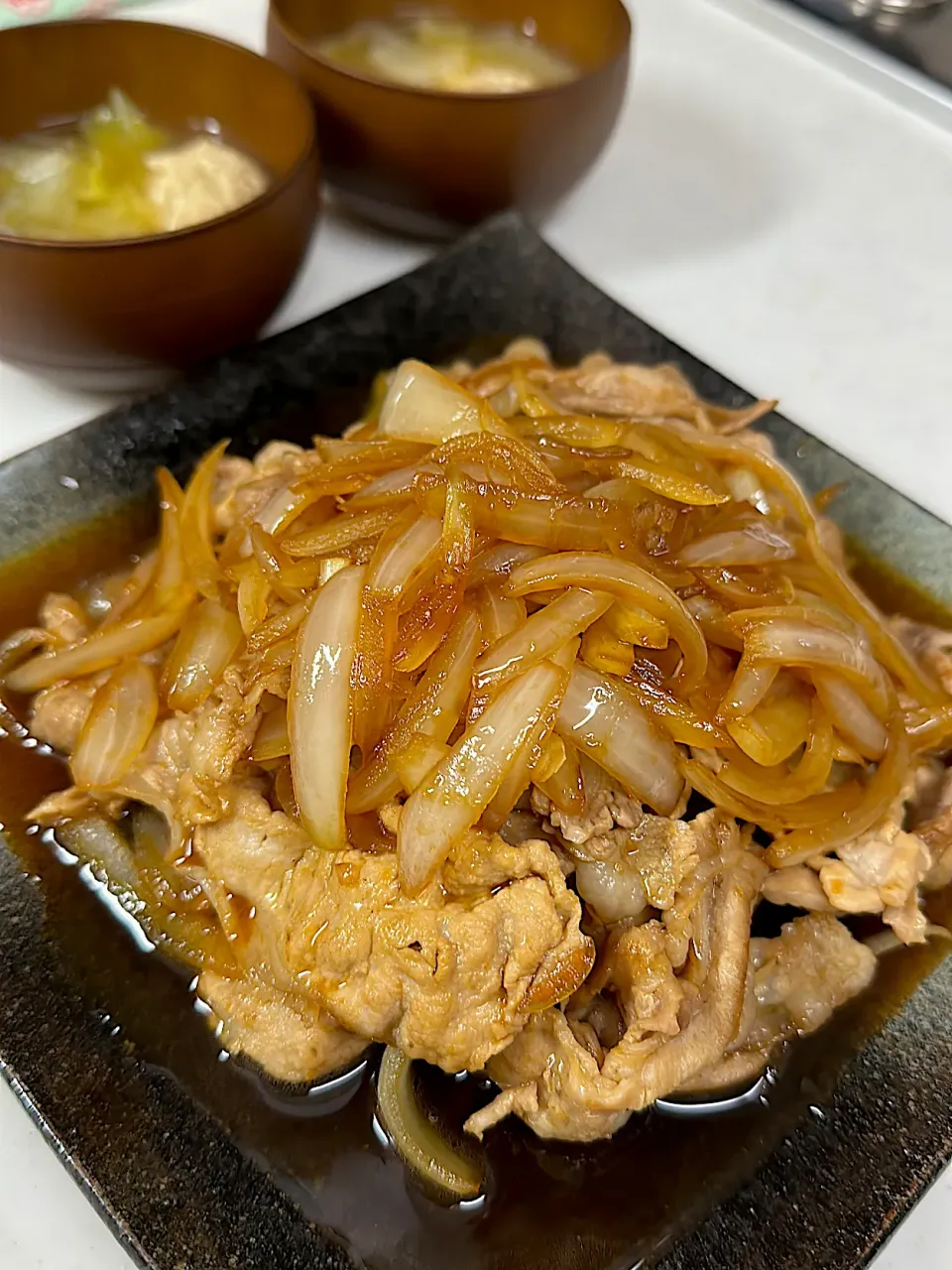 いつもはバラ肉だけど、今日はロースで生姜焼き。和風鶏団子スープ。|ゆーこ。さん