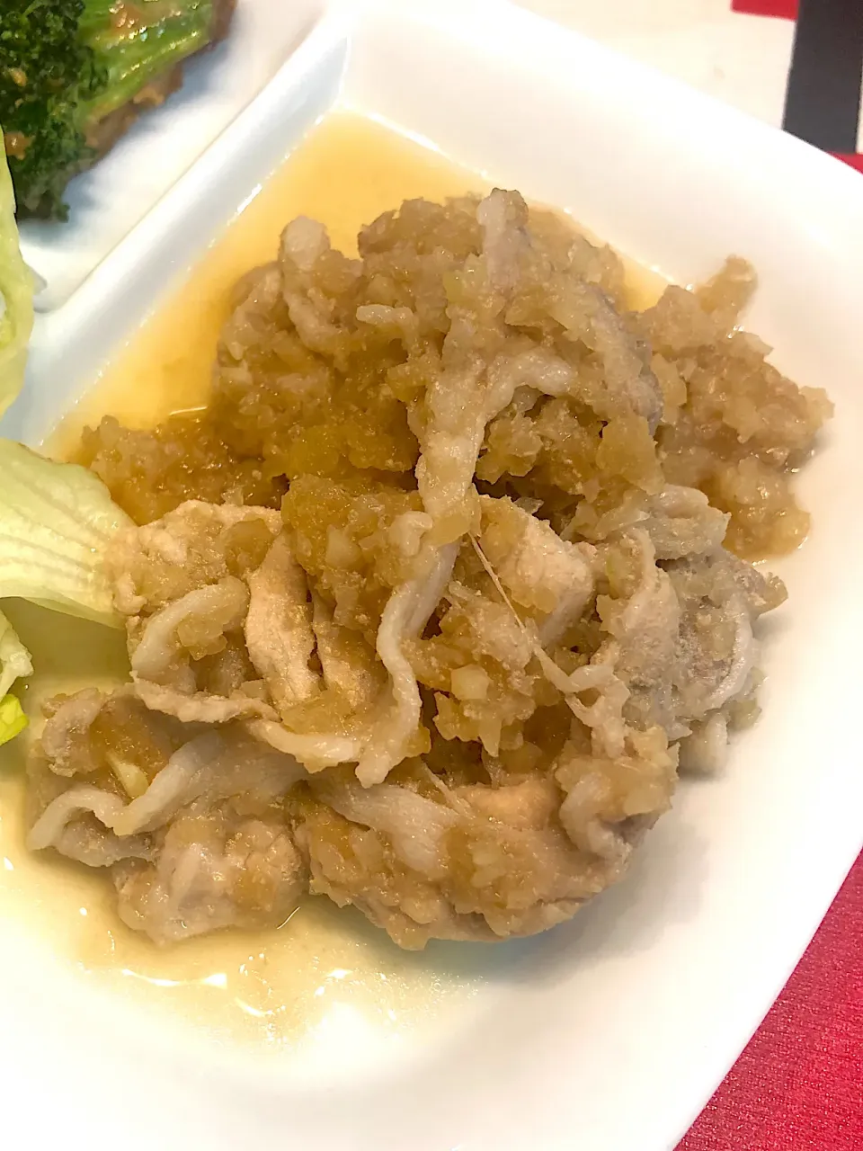 豚肉のみぞれ（大根と玉ねぎ）炒めを焼き餅に乗せて。|なかみほさん