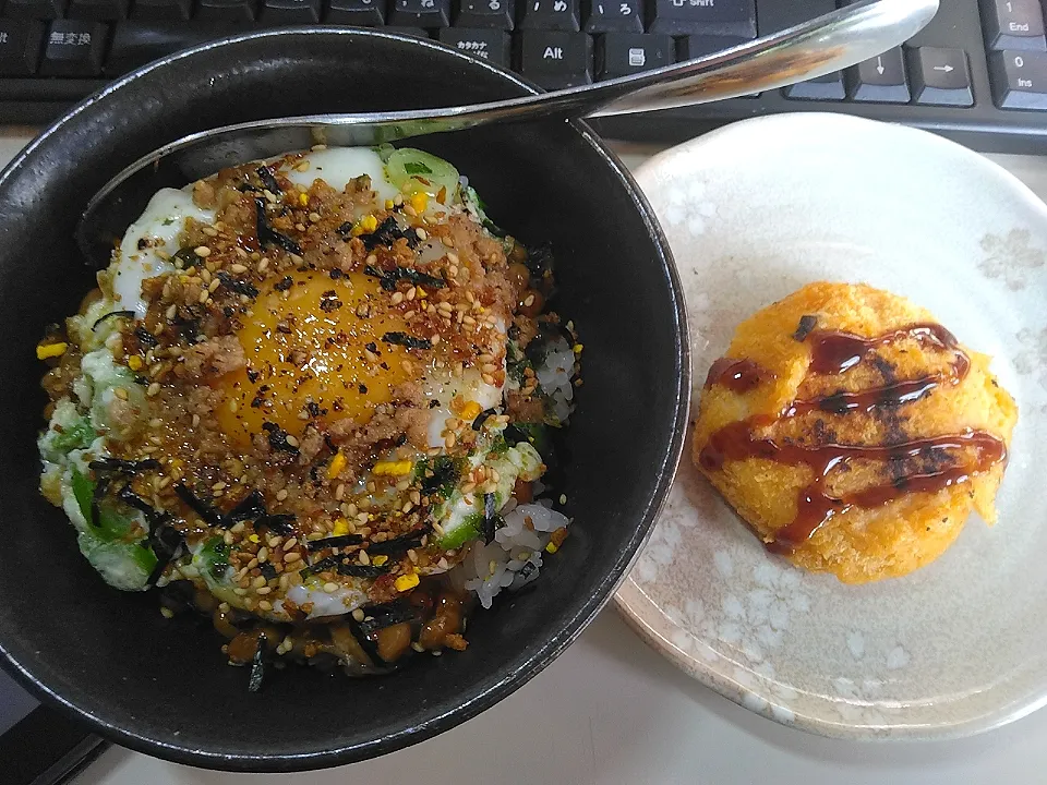 なめ茸と肉そぼろ入りショゴス丼＆カニクリームコロッケ(冷凍)|darkbaronさん