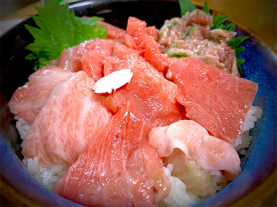 超生本鮪丼(生本鮪大トロ、中トロ、すき身を贅沢にどんぶりに)|やまひろさん