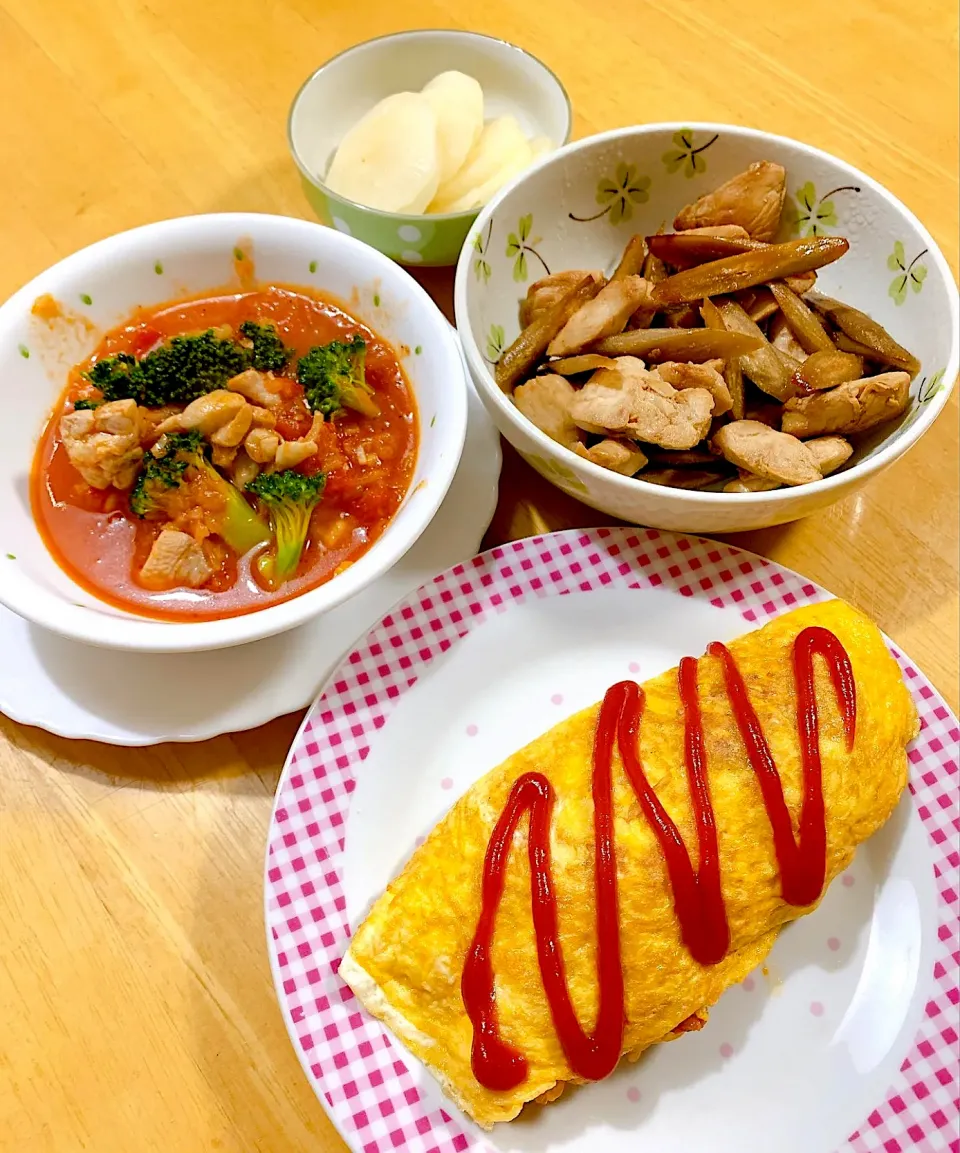 Snapdishの料理写真:【オムライス＆トマト煮🍅🥦】|yuko.ｾﾝｾｲ🍒《ひなた♡ぼっこ》さん