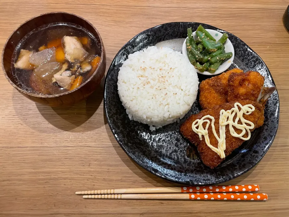 今日の晩飯 アジフライ えびカツ いんげんのゴマ和え 乾燥しいたけスープ|おーたたくとさん