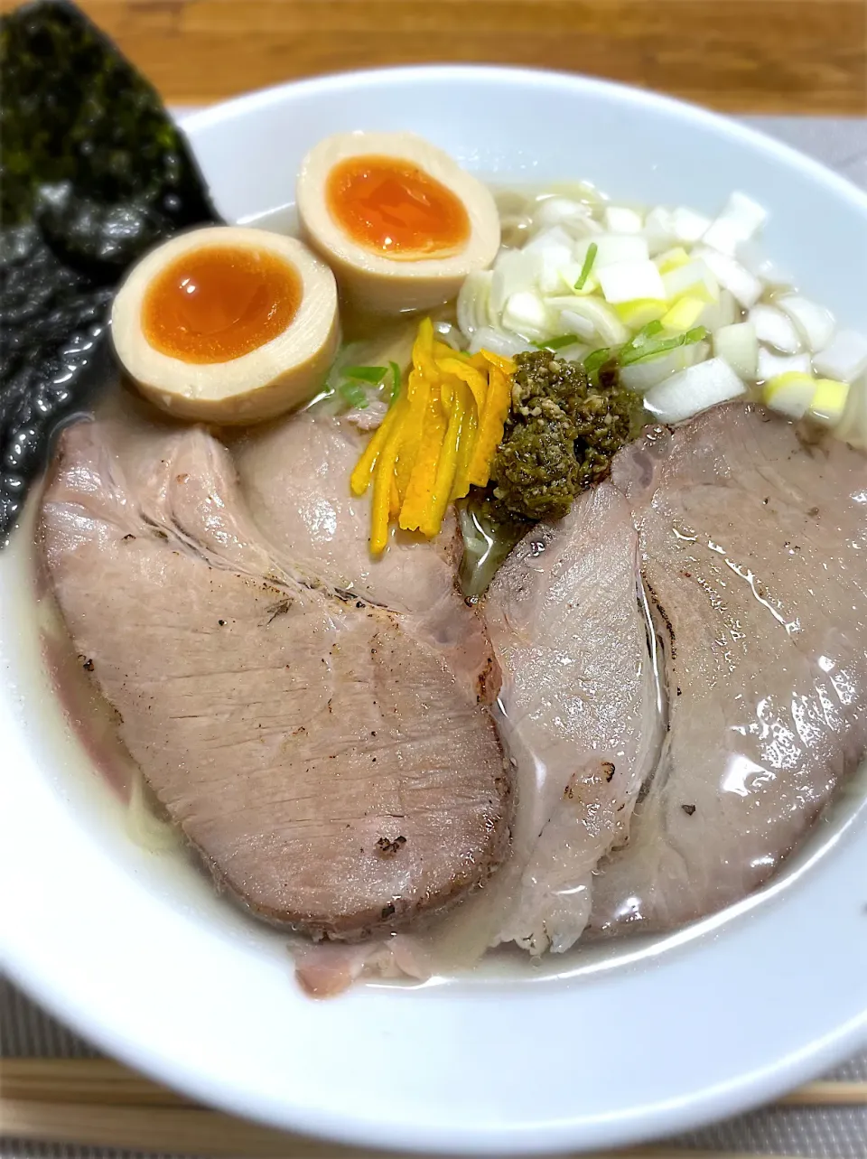 カニ塩ラーメン(出汁スープ×穂紫蘇の塩麹漬け×ゆず皮の塩漬け)|morimi32さん