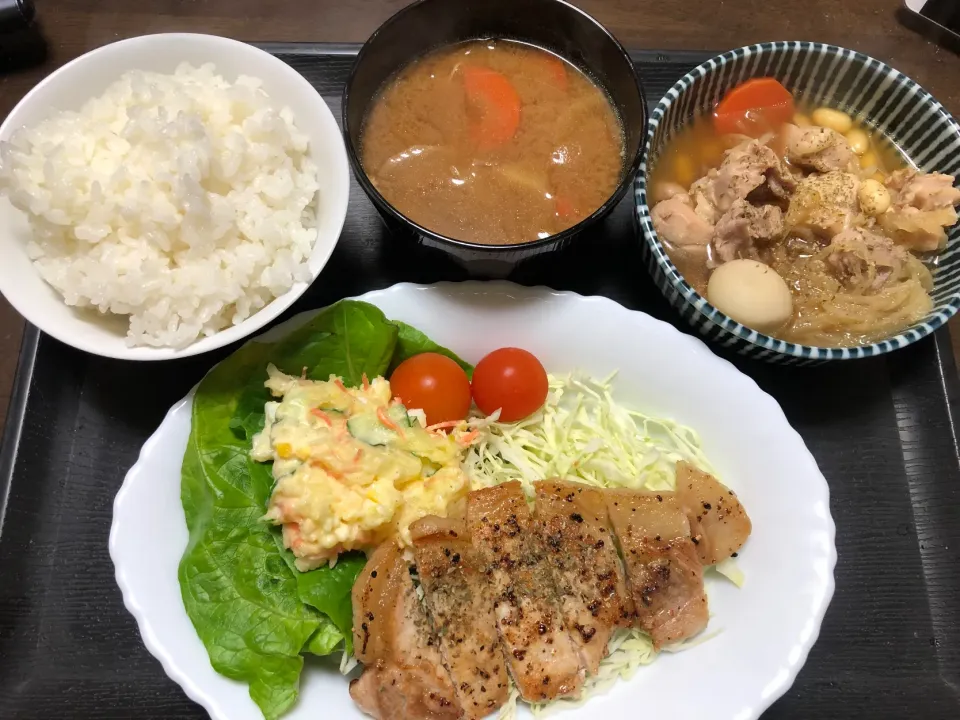 Snapdishの料理写真:豚ロース焼＆煮物＆最後の鶏汁😅|まちゃさん