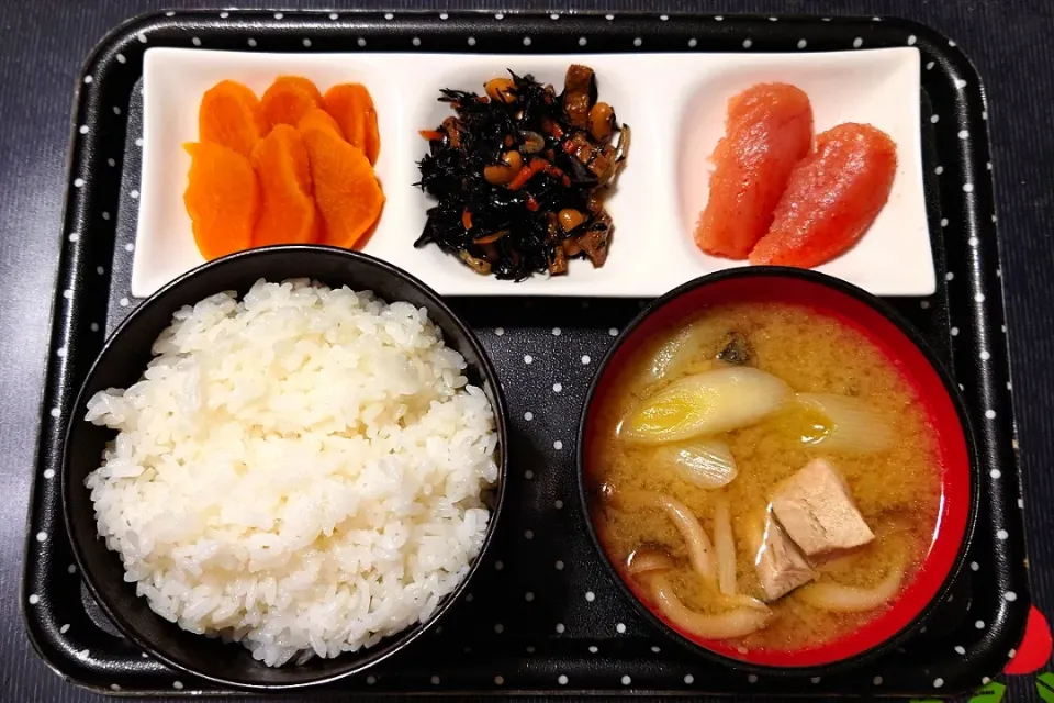 今日の朝ごはん（千葉県産ふさおとめにイナダと長ネギとシメジのみそ汁、辛子明太子・ひじき煮・大根の麦みそ漬）|Mars＠釜飯作り研究中さん