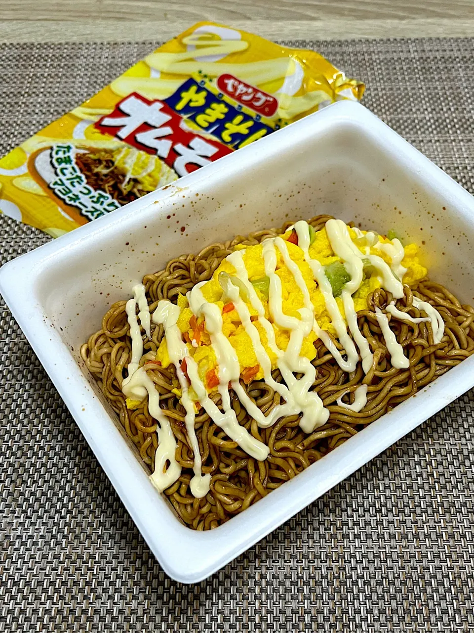 今日の手抜きお昼ごはん（前菜）~ペヤングオムそば風~|ゆかｕさん