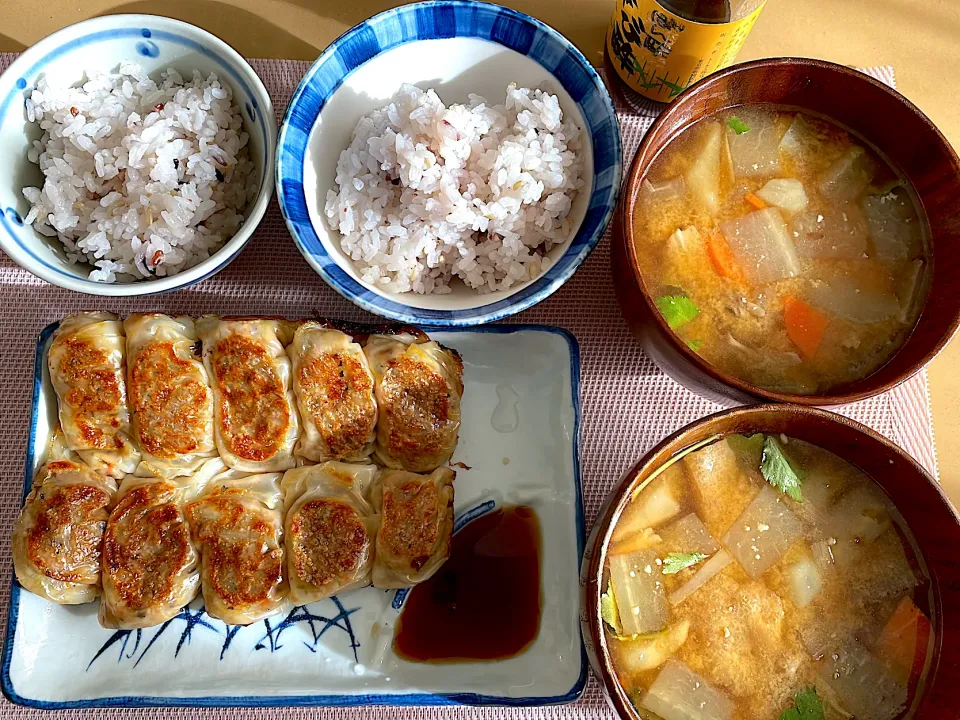 Snapdishの料理写真:わが家の餃子味♪ふたりお昼ごはん~|いつくしみちゃんさん