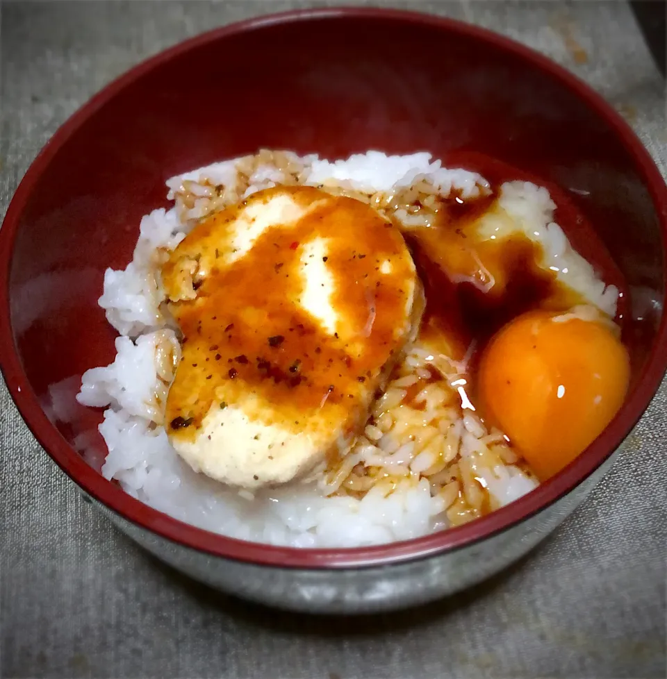 今日の晩御飯はこれ！サラダチキンに卵かけご飯、雲丹醤油をかけました！カロリーも400kcal程度で高タンパク\(//∇//)\|ワタベさん