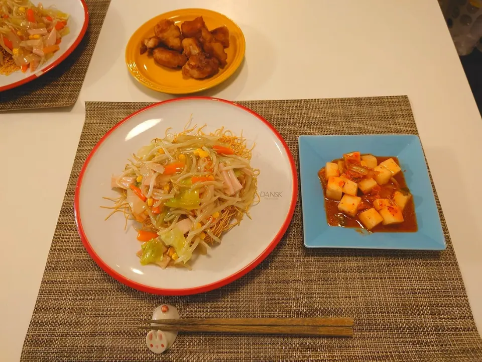 今日の夕食　皿うどん、大根キムチ和え、から揚げ|pinknari🐰🌈さん