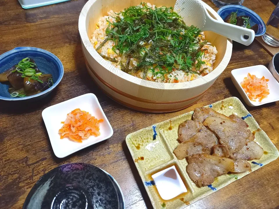 ・焼き鮭の混ぜ寿司
・茶碗蒸し
・茄子の煮浸し
・豚バラ焼き
・紅白なます|ちりさん