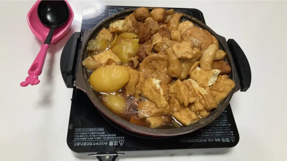 Snapdishの料理写真:晩御飯は「おでん」今日は大根切れてるので厚揚げ追加。今日は午後から中学校の制服採寸に行ってきました。長男。１７５でした😭明日は発育測定らしいので、又身長体重聞いとこう💦|Saharaさん