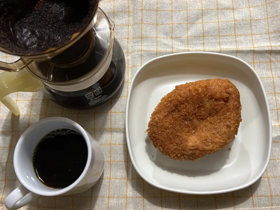 カレーパンとドリップコーヒーでおやつタイム|Saudadeさん