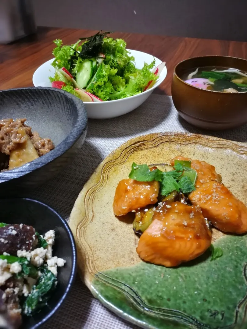 鮭となすの照り南蛮だれ
わさび菜のチョレギサラダ
ほうれん草と干し柿の白和え
里芋のそぼろあん（電子レンジ）
具沢山味噌汁
納豆|上海ひまわりさん