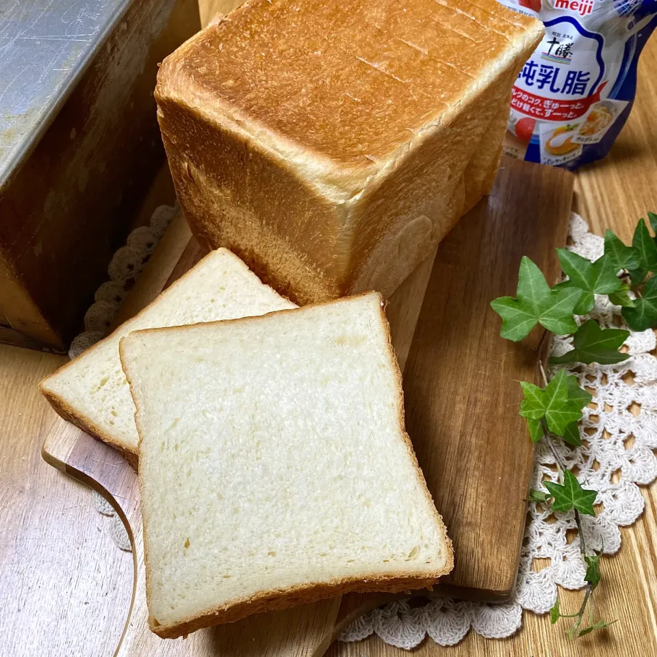 Snapdishの料理写真:めんちゃんの料理 【角食部】耳が美味しい生クリームプルマン|sakurakoさん