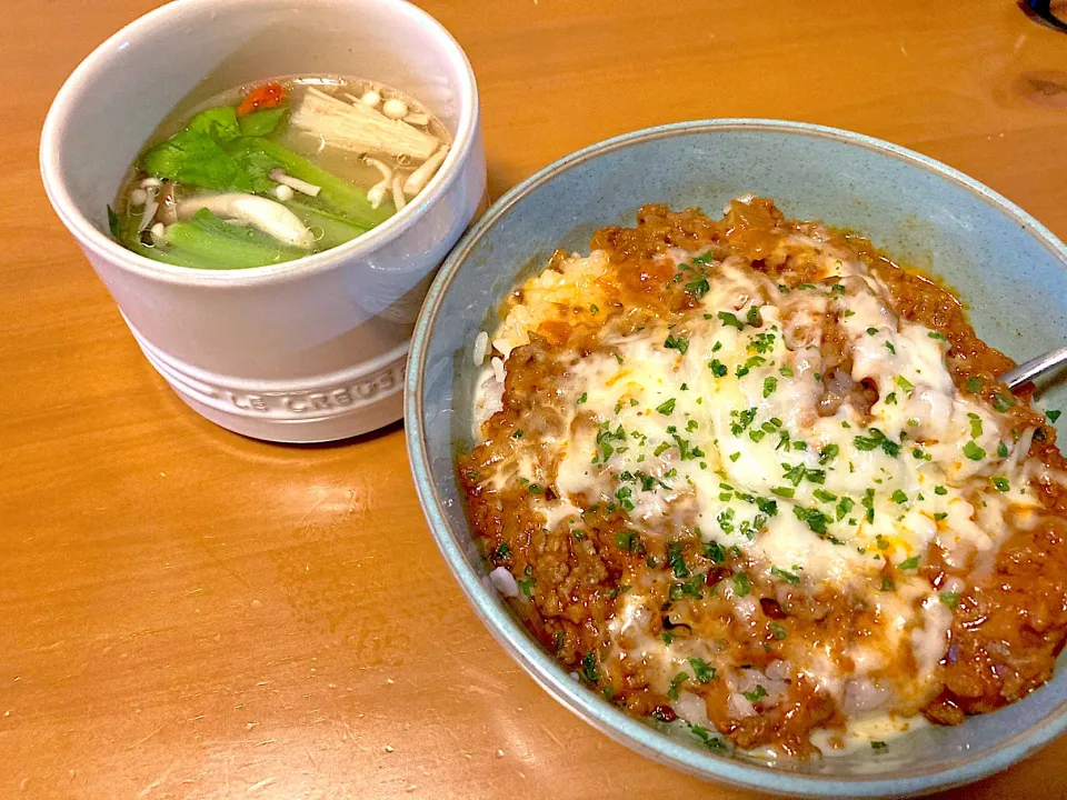 大豆ミンチと豆乳チーズと雑穀米ご飯でミートドリア❤️キノコと小松菜のスープ|さくたえさん