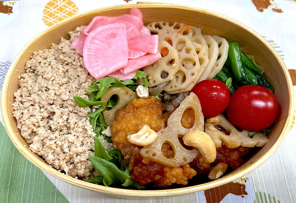 あんかけ唐揚げ、おばんざいと鶏そぼろ🍱|なお🅿️さん