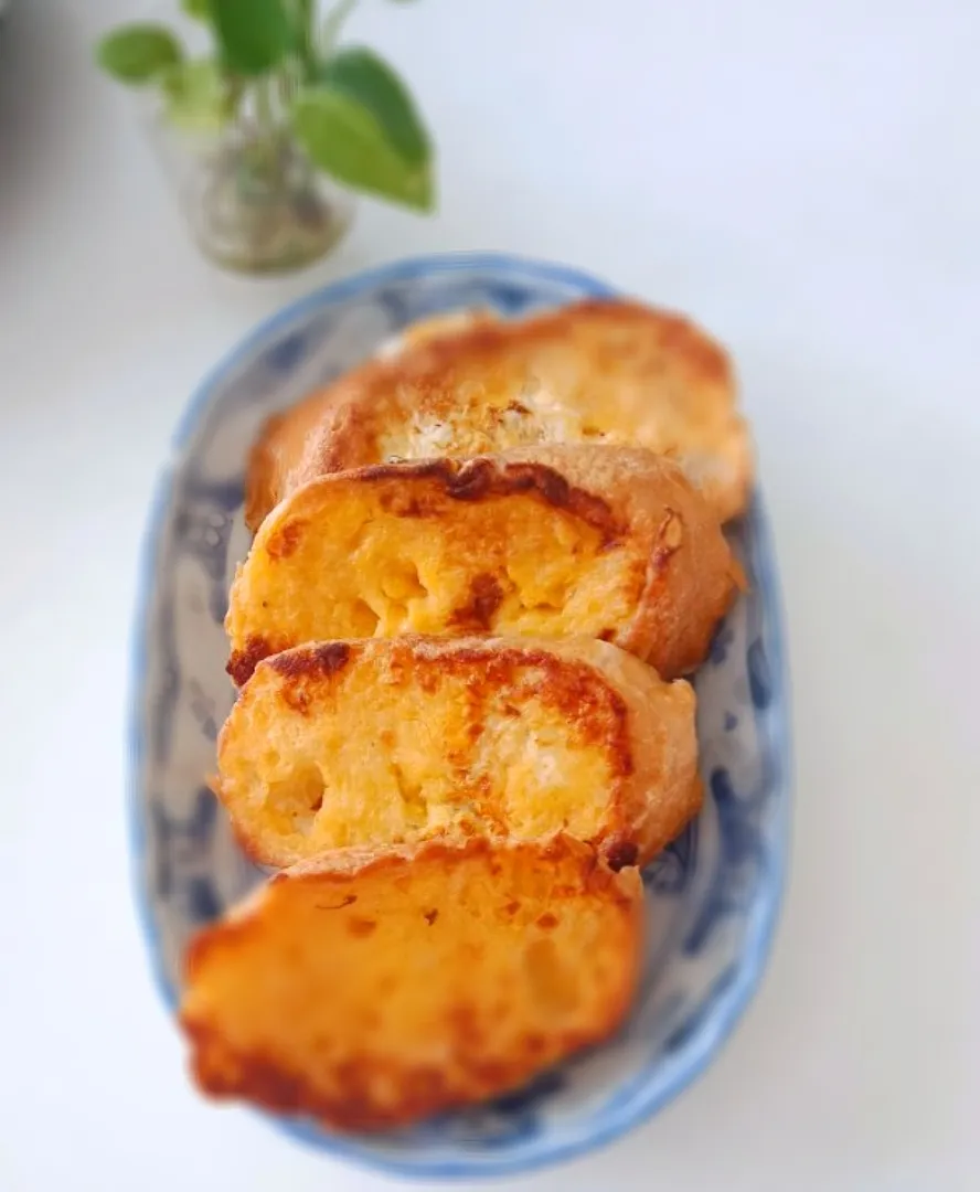 French toast

Baguette + maple syrup + egg + milk 

♥Tastier when milk is added to the egg mixture|2721_blissさん