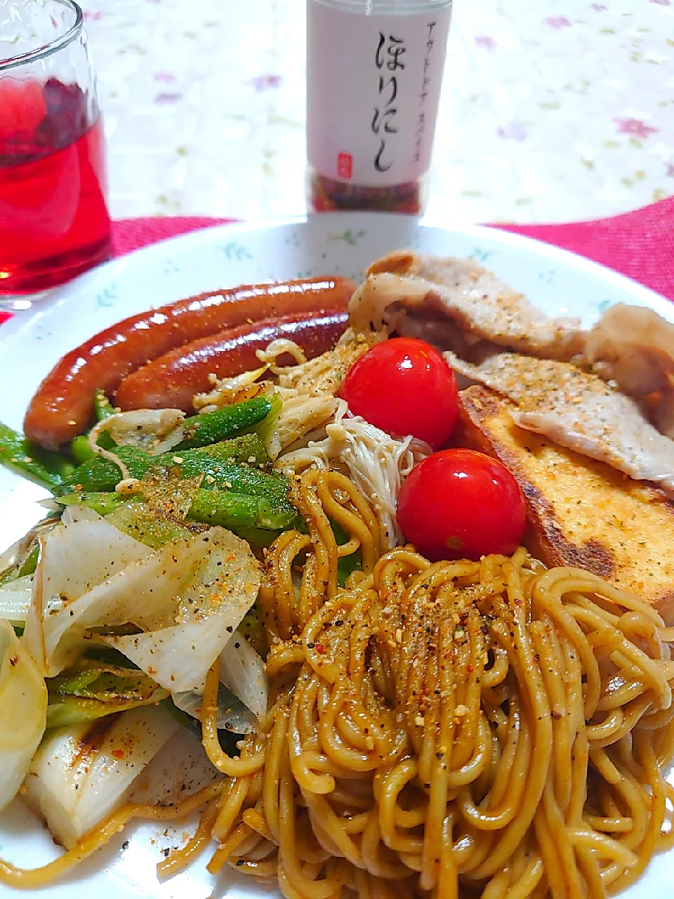 久しぶりにほりにしさんで
食べたくて。　
焼きました。

赤い飲み物は
焼酎クランベリージュース割り|🍒ふみりん🍒さん