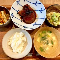 Snapdishの料理写真:今日の晩御飯♡大根とタコの煮物|HITOMIさん