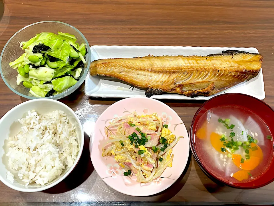 Snapdishの料理写真:マーミーナチャンプルー　鶏ひき肉と大根の中華スープ　ほっけの干物　春キャベツと枝豆のチョレギサラダ風|おさむん17さん