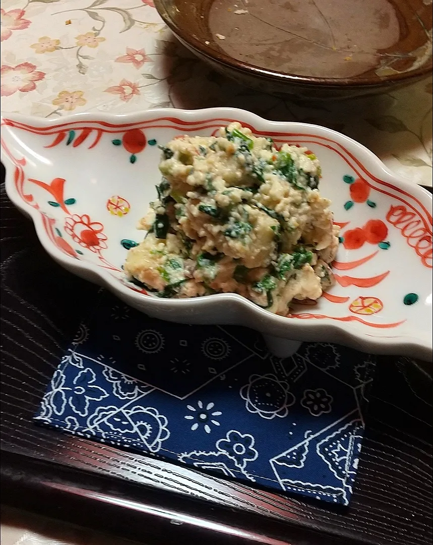 Snapdishの料理写真:白和え
　豆腐　りんご　ほうれん草　生椎茸
味噌　砂糖　酒|みやちゃんさん