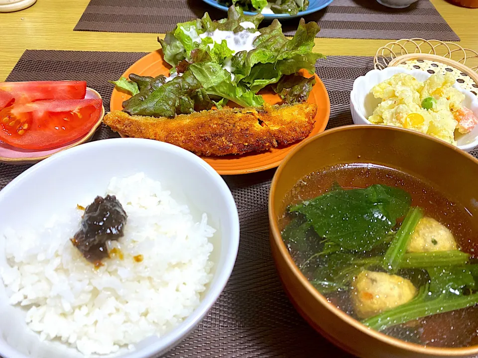 サーモンのカレーパン粉焼き　ポテサラ　肉団子スープ|ぴのさん