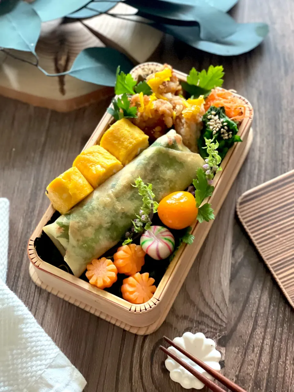 今日のお弁当🍱　⌘竹輪とチーズと青紫蘇の春巻き/鶏もも肉の柚子塩唐揚げ/卵焼き|chiaki3（平川ちあき）さん