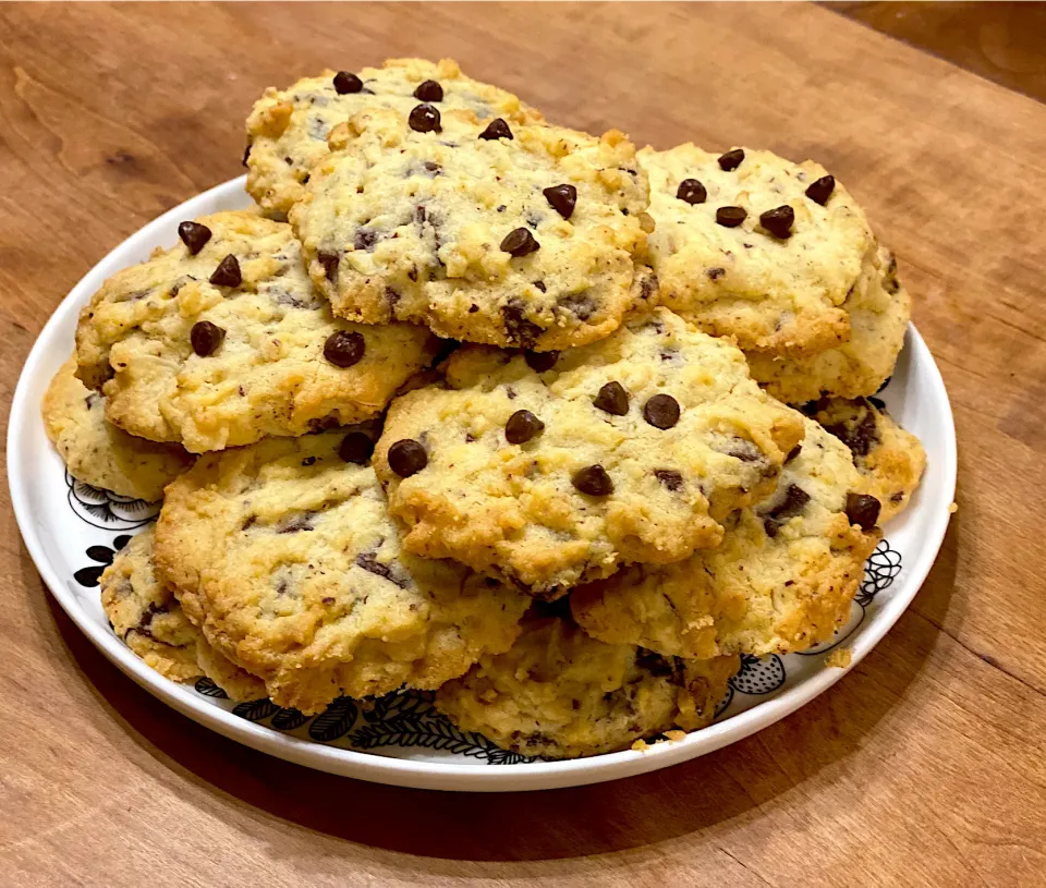 Snapdishの料理写真:ヘーゼルナッツとチョコレート、アーモンドのクッキー🍪|まめすけ。さん