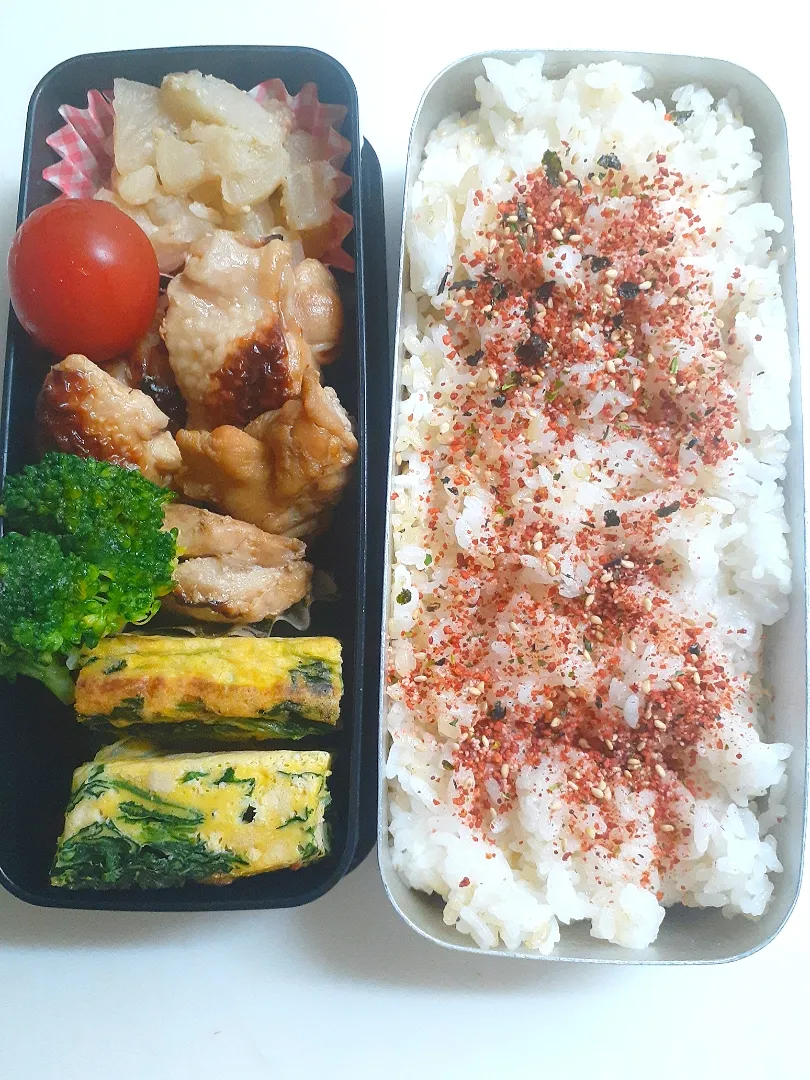 ☆中学生弁当☆弁当サイズが大きくなりました。玄米入り振りかけごはん、大根味噌煮？鶏照焼、ブロッコリー、ミニトマト、具沢山卵焼き|ｼｮｺﾗさん