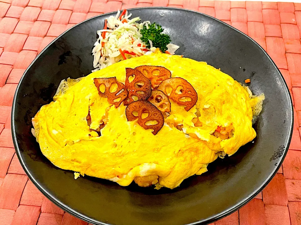 Snapdishの料理写真:中学生息子のお昼ご飯🍚 オムライス🥚|Snow10さん