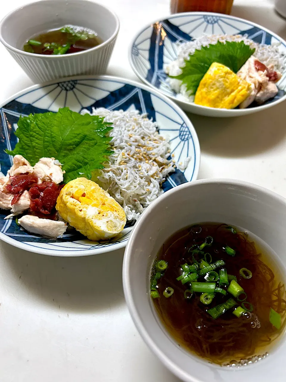 梅ササミとしらす丼、もずくスープ|ＭＡＲＵＥ家の食卓さん