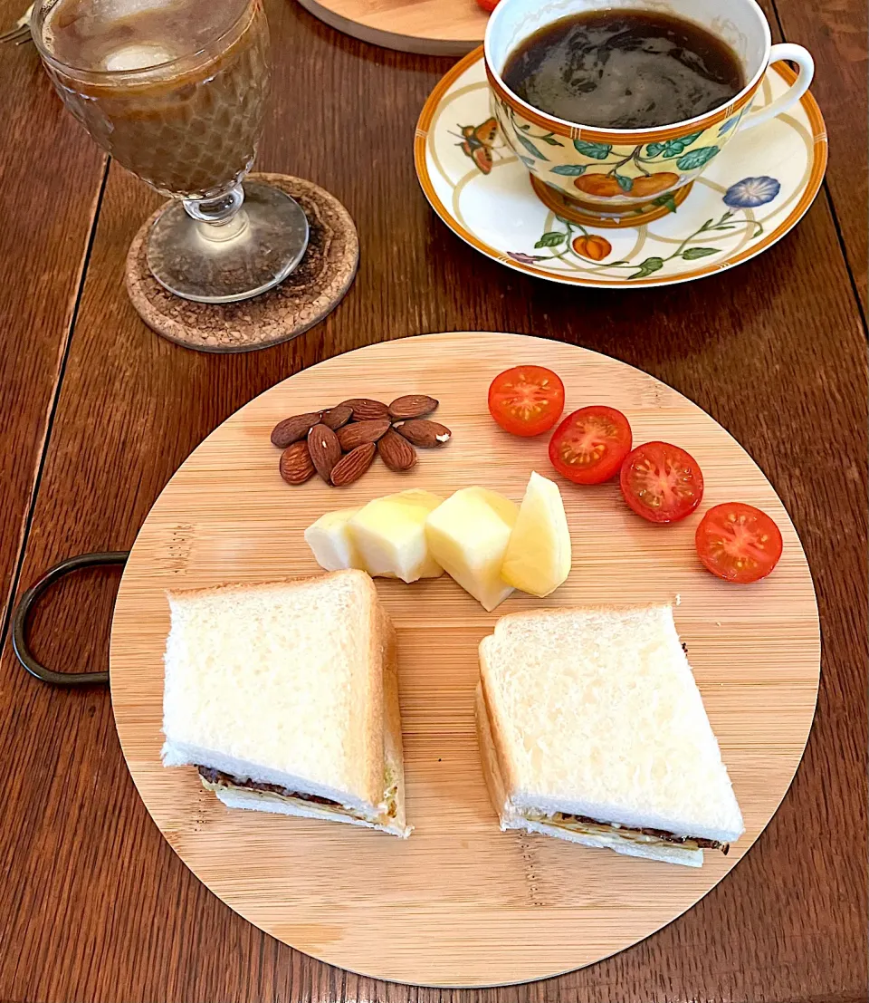 朝ごはん♯食パン♯オムレツサンド♯サンドイッチ|小松菜さん