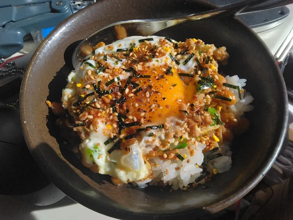 Snapdishの料理写真:なめ茸と肉そぼろ入りショゴス丼|darkbaronさん