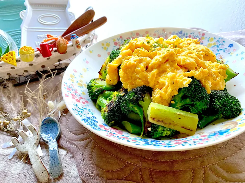 焼きブロッコリーのホットサラダ🥦
〜 𝘨𝘳𝘪𝘭𝘭𝘦𝘥 𝘣𝘳𝘰𝘤𝘤𝘰𝘭𝘪 𝘩𝘰𝘵 𝘴𝘢𝘭𝘢𝘥 〜|がぁがさん