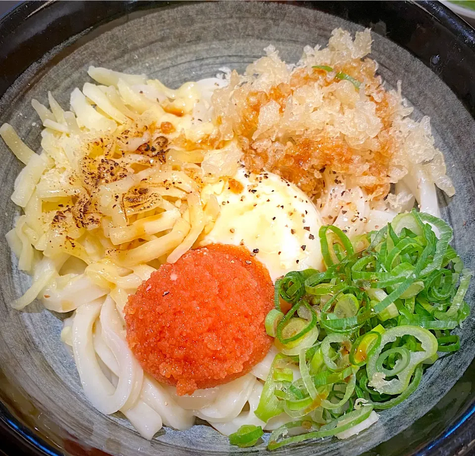 明太子の炙りチーズ釜玉うどん 讃岐製麺|すくらんぶるえっぐさん