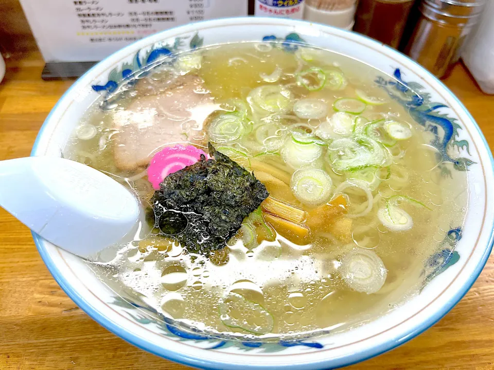 Snapdishの料理写真:塩ラーメン大盛り|きらさん