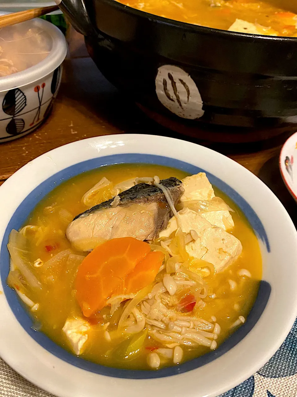 Snapdishの料理写真:ピリ辛🔥ぶり鍋🍲味噌バター味|Hiropanさん