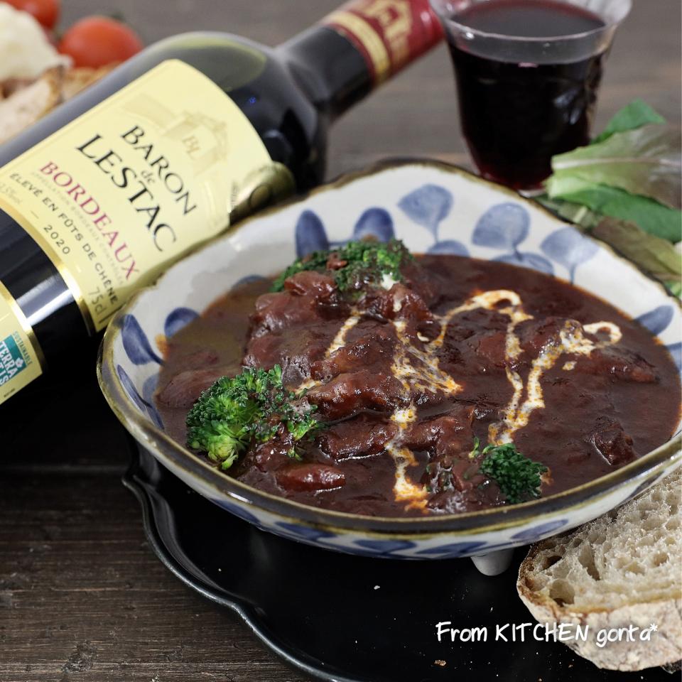 美味しいワイン🍷とラム肉の赤ワイン煮込み🫕