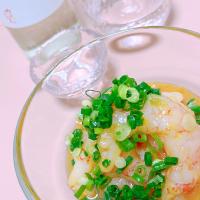 エビの黄身和えと日本酒（かたふねはなじかん）