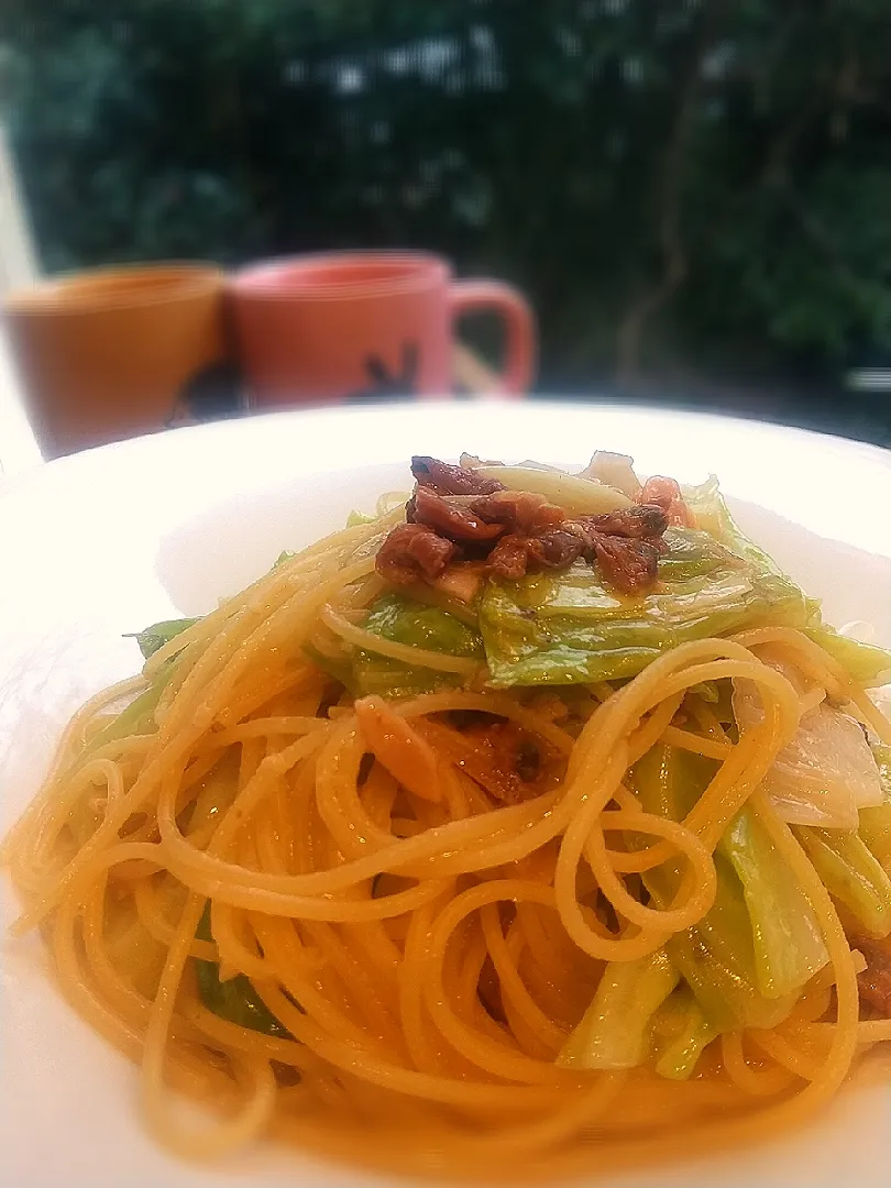 Snapdishの料理写真:アサリの佃煮とキャベツのペペロンチーノ🍝|ねずみうさぎさん