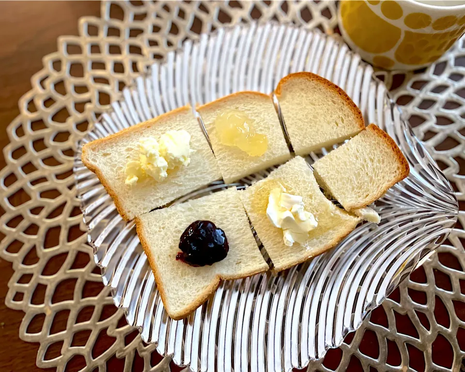 Snapdishの料理写真:北海道小麦の食パン🍞|みーぬさん