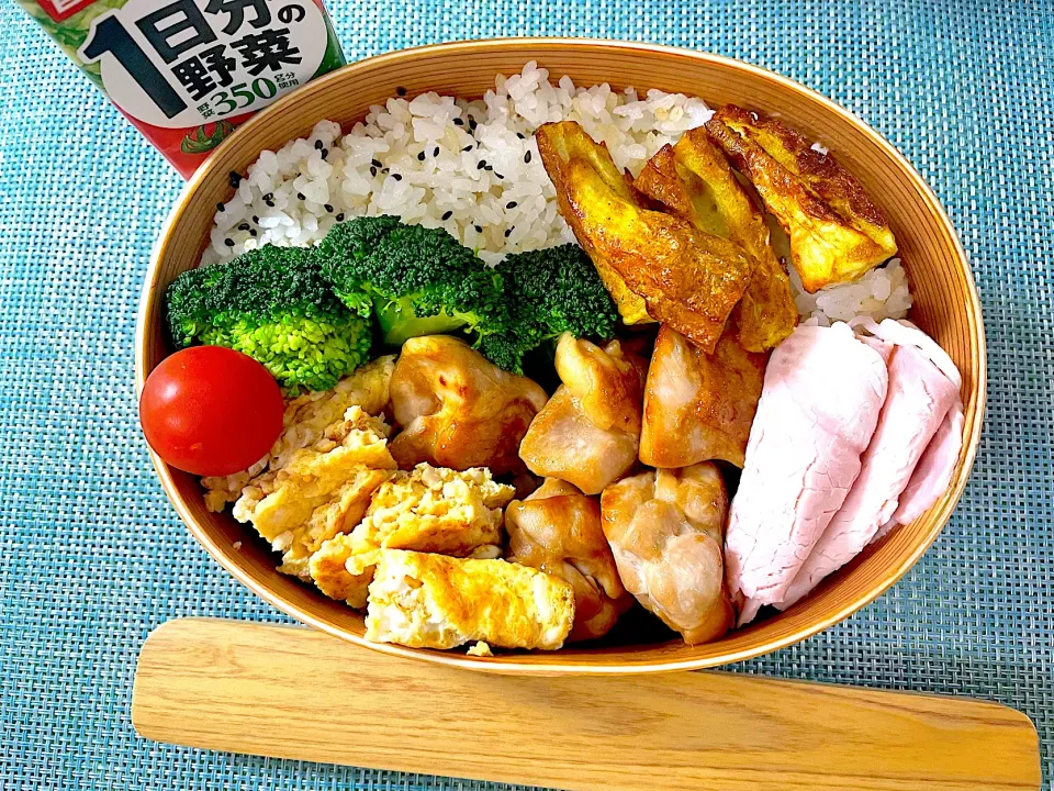 Snapdishの料理写真:照り焼き弁当　カレーちくわ　鶏ひき卵焼き　ハム|ジャイママさん