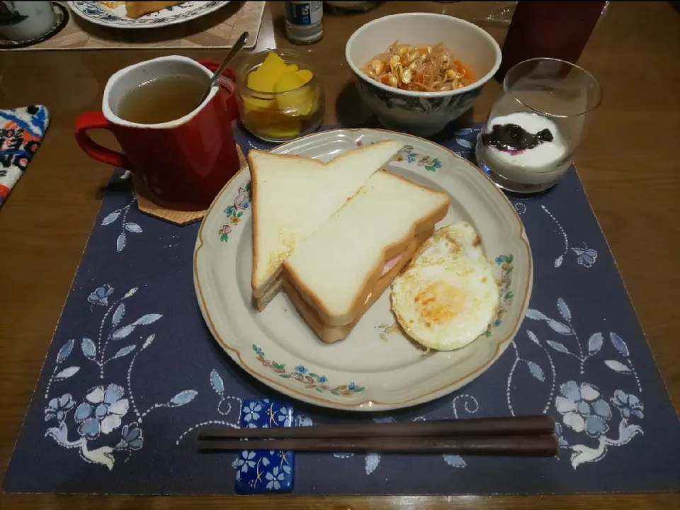 ハムチーズサンドイッチ(昼飯)|enarinさん