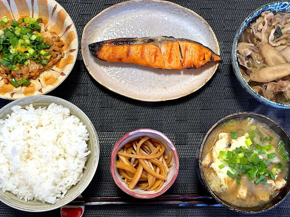 牛鮭定食|しげさんさん