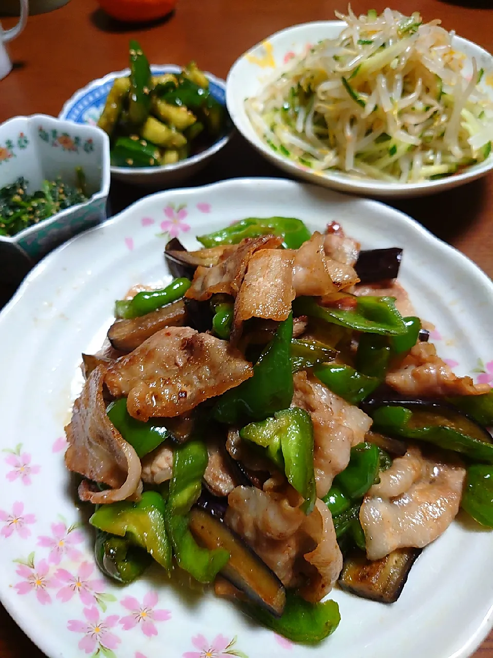 豚バラと茄子ピーマン炒め
もやしサラダ
ほうれん草胡麻和え
キュウリ中華和え|ぱやさん